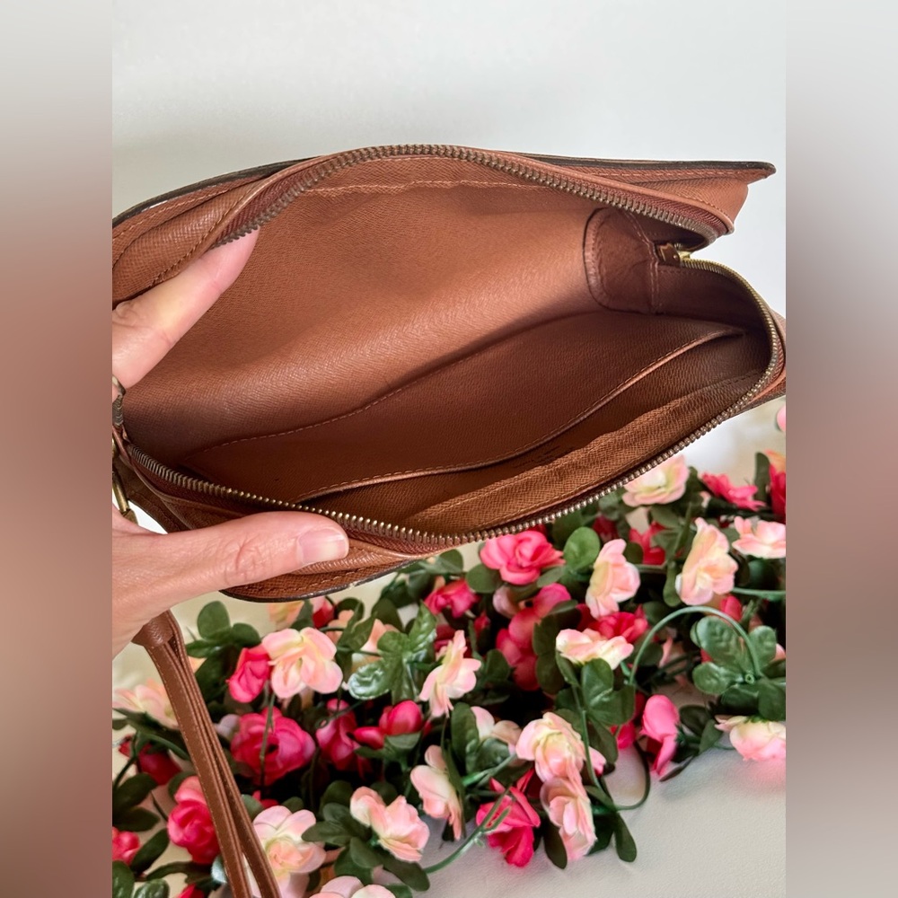 Louis Vuitton Monogram Orsay Clutch ๐ค๐ค - Picture 13 of 16